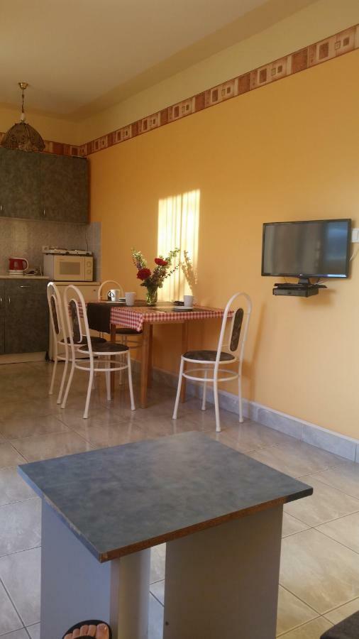 Porat House Apartment ซาลาคาโรส ภายนอก รูปภาพ