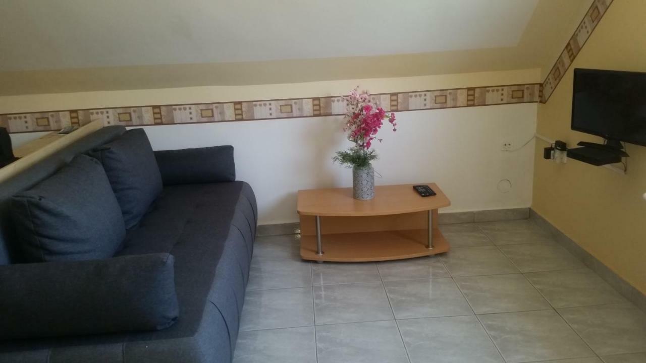 Porat House Apartment ซาลาคาโรส ภายนอก รูปภาพ