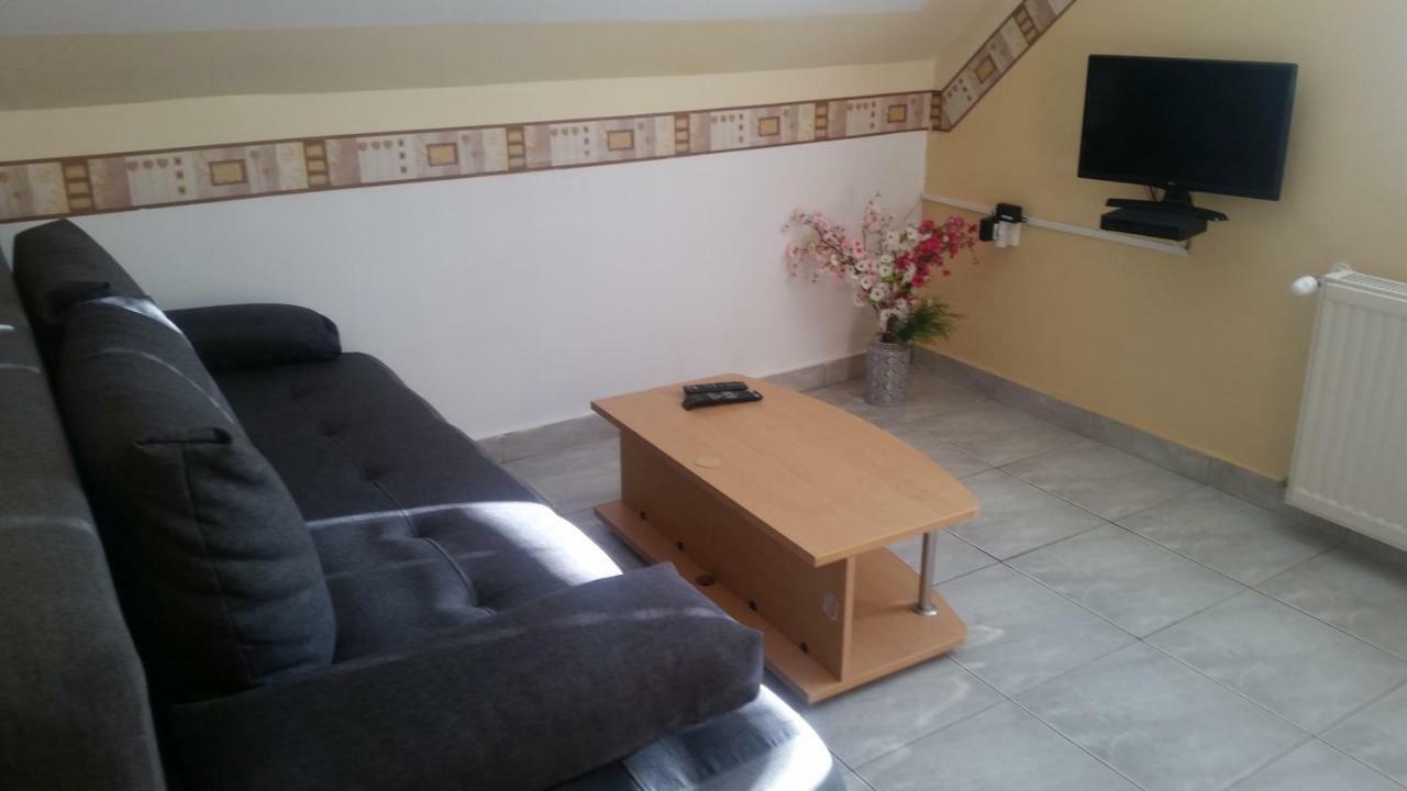 Porat House Apartment ซาลาคาโรส ภายนอก รูปภาพ