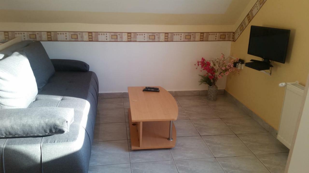 Porat House Apartment ซาลาคาโรส ภายนอก รูปภาพ